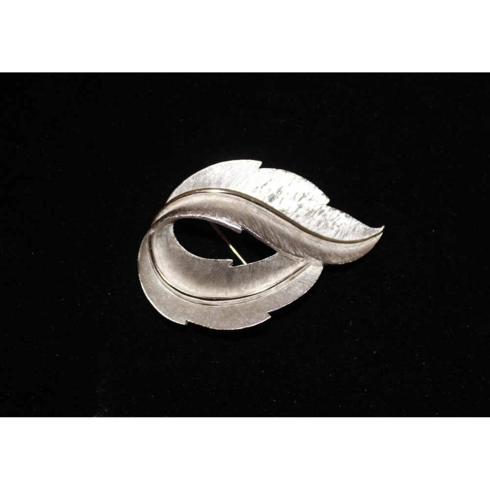 Vintage Crown Lrifari signed silver toned Leaf like Brooch Fancy Elegant Classic